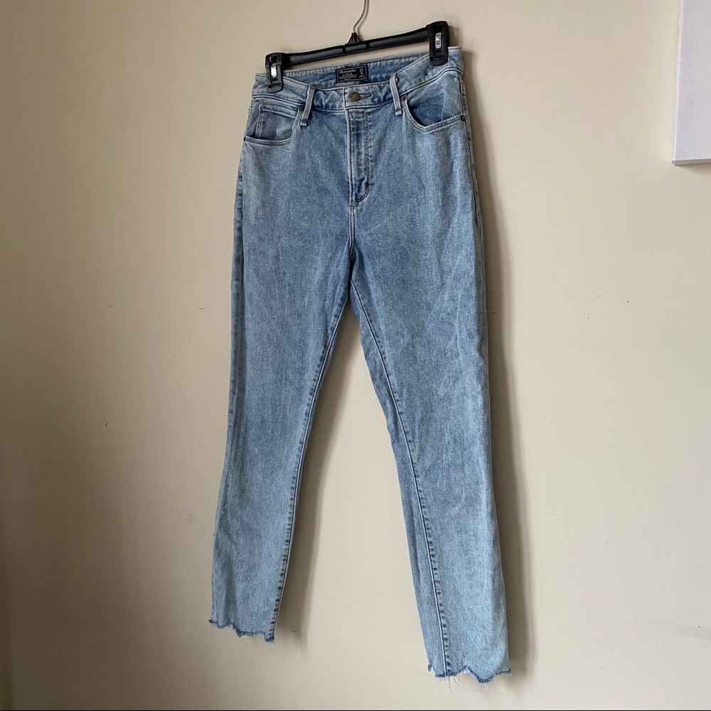 Abercrombie & Fitch | High Rise Ankle Jean